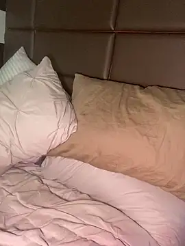 CrownedNyaries online show from 01-02-25, 02:35