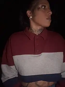 CrownedNyaries online show from 09-09-25, 04:01