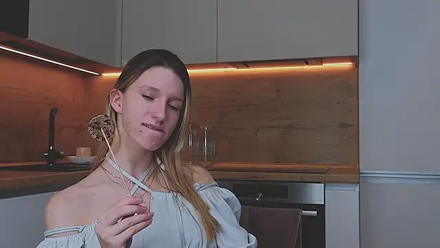 Fellissa online show from 12-15-24, 08:15