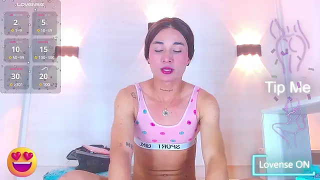 Snapshot of Molly_Spears chatting on 02-27-25, 02:43 Molly Spears online show from 02-27-25, 02:43