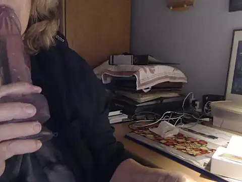 Snapshot of _sunshine__ chatting on 12-10-24, 04:17 sunshine online show from 12-10-24, 04:17