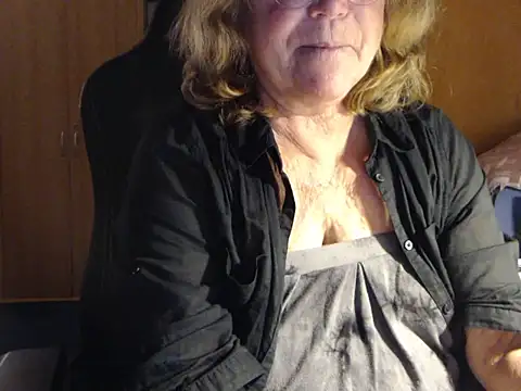 Snapshot of _sunshine__ chatting on 12-20-24, 04:57 sunshine online show from 12-20-24, 04:57