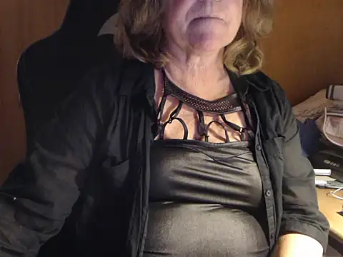 Snapshot of _sunshine__ chatting on 12-23-24, 05:11 sunshine online show from 12-23-24, 05:11