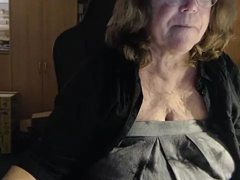 Snapshot of _sunshine__ chatting on 12-30-24, 06:38 sunshine online show from 12-30-24, 06:38