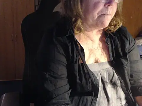 Snapshot of _sunshine__ chatting on 02-04-25, 05:01 sunshine online show from 02-04-25, 05:01