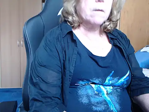 Snapshot of _sunshine__ chatting on 03-11-25, 04:29 sunshine online show from 03-11-25, 04:29