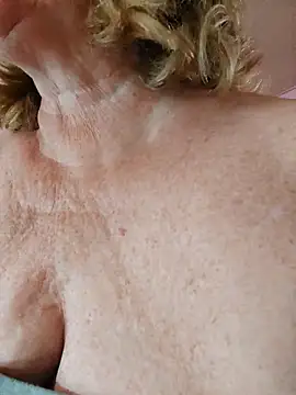 Snapshot of _sunshine__ chatting on 09-20-25, 01:45 sunshine online show from 09-20-25, 01:45