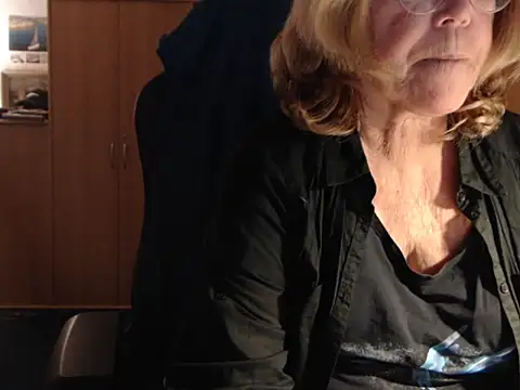 Snapshot of _sunshine__ chatting on 10-26-25, 07:42 sunshine online show from 10-26-25, 07:42