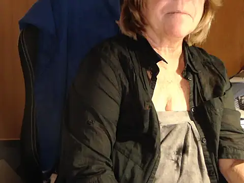 Snapshot of _sunshine__ chatting on 10-31-25, 05:47 sunshine online show from 10-31-25, 05:47