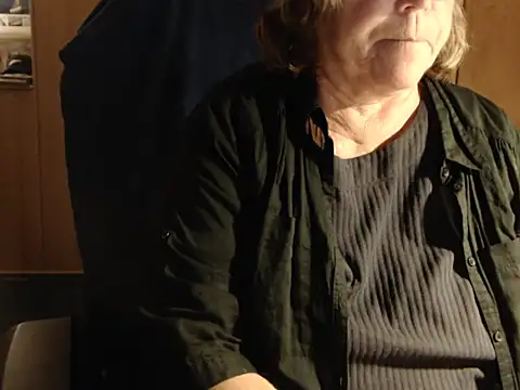 Snapshot of _sunshine__ chatting on 11-13-25, 05:12 sunshine online show from 11-13-25, 05:12