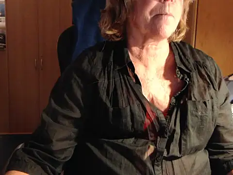 Snapshot of _sunshine__ chatting on 11-16-25, 07:30 sunshine online show from 11-16-25, 07:30