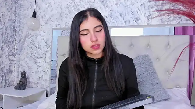 Snapshot of Megan_rossee chatting on 10-22-25, 11:21 Megan rossee online show from 10-22-25, 11:21