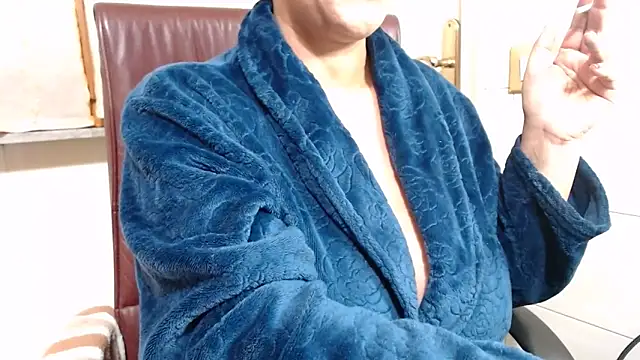 Snapshot of Foxlady2271 chatting on 11-21-25, 10:08 Foxlady2271 online show from 11-21-25, 10:08