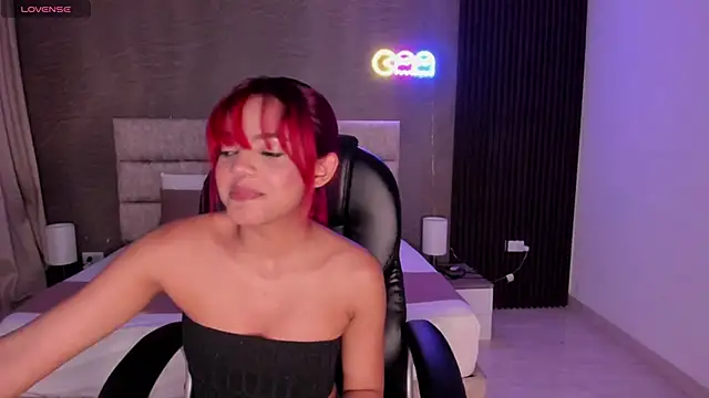 Snapshot of Cristal__adams chatting on 09-18-25, 12:40 Cristal adams online show from 09-18-25, 12:40