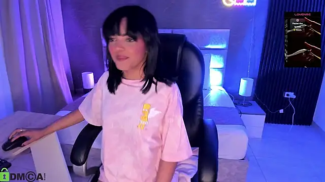 Snapshot of Cristal__adams chatting on 10-17-25, 12:41 Cristal adams online show from 10-17-25, 12:41