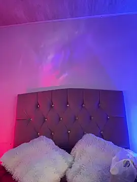 NINA 18 YEARS online show from 12-17-25, 10:49