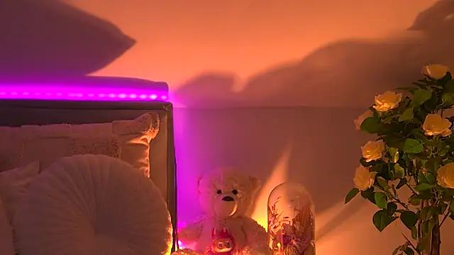 AngeliqueSkye online show from 10-30-25, 04:14