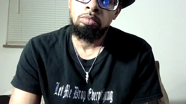 Snapshot of WhiskeyWood_DuhGOD chatting on 10-13-25, 01:16 WhiskeyWood DuhGOD online show from 10-13-25, 01:16