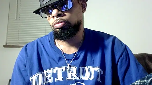 Snapshot of WhiskeyWood_DuhGOD chatting on 10-15-25, 01:28 WhiskeyWood DuhGOD online show from 10-15-25, 01:28