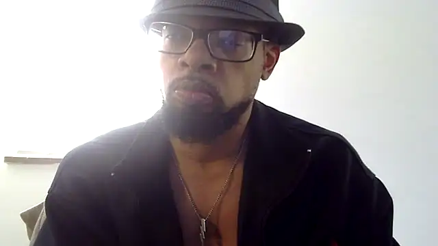 Snapshot of WhiskeyWood_DuhGOD chatting on 10-28-25, 04:53 WhiskeyWood DuhGOD online show from 10-28-25, 04:53