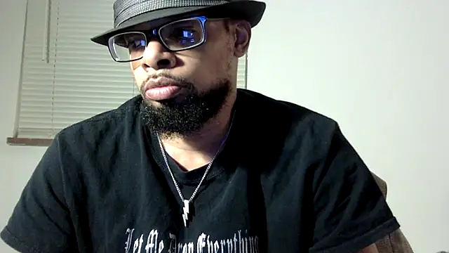 Snapshot of WhiskeyWood_DuhGOD chatting on 11-02-25, 01:19 WhiskeyWood DuhGOD online show from 11-02-25, 01:19