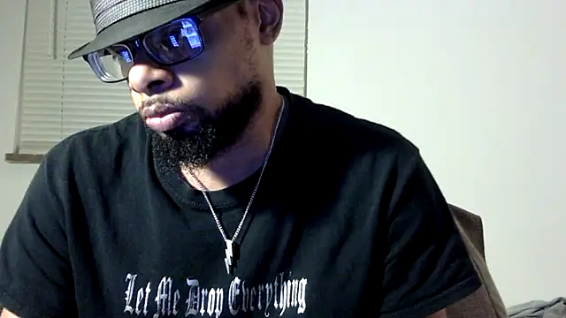 Snapshot of WhiskeyWood_DuhGOD chatting on 11-03-25, 02:13 WhiskeyWood DuhGOD online show from 11-03-25, 02:13