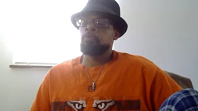 Snapshot of WhiskeyWood_DuhGOD chatting on 11-06-25, 05:14 WhiskeyWood DuhGOD online show from 11-06-25, 05:14