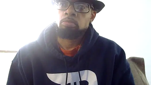 Snapshot of WhiskeyWood_DuhGOD chatting on 11-17-25, 05:52 WhiskeyWood DuhGOD online show from 11-17-25, 05:52