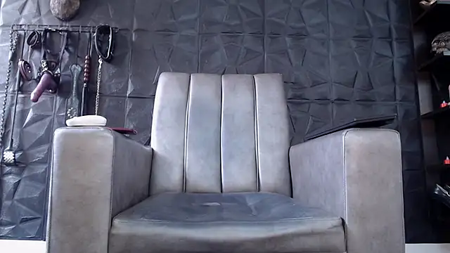 Agata Darkness online show from 10-18-25, 05:35