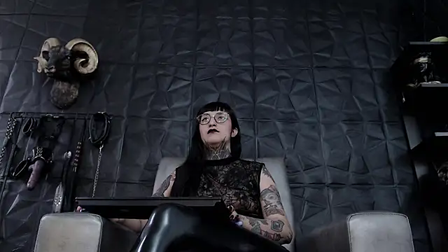 Agata Darkness online show from 12-21-25, 08:49