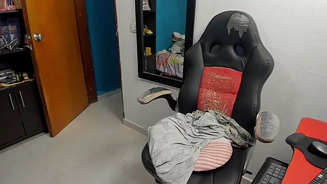 peanut tangerine online show from 12-18-25, 01:00