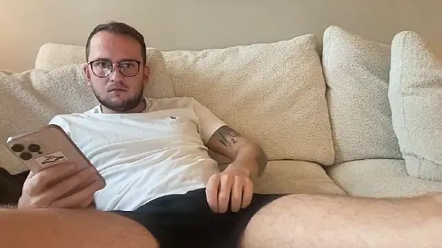 Snapshot of thehornyguy97 chatting on 10-04-25, 08:23 thehornyguy97 online show from 10-04-25, 08:23