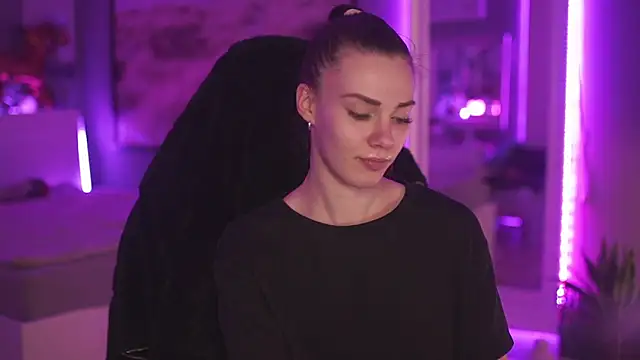 StephanieNeeson online show from 12-30-24, 10:34