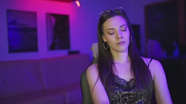 StephanieNeeson online show from 03-21-25, 10:28