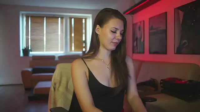 StephanieNeeson online show from 09-20-25, 05:52
