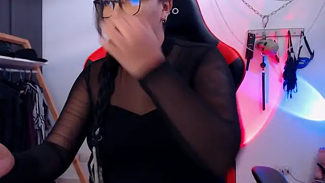 Snapshot of LilithSharon chatting on 10-16-25, 05:03 LilithSharon online show from 10-16-25, 05:03