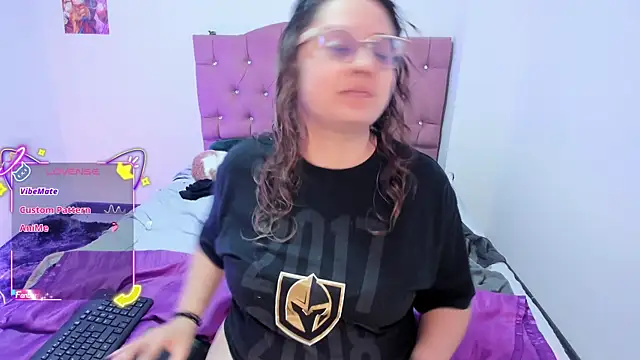 AnnieBigBoobs online show from 12-16-25, 10:04