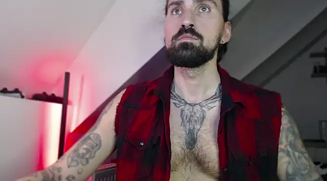 Snapshot of MateoHunk chatting on 12-17-24, 07:48 MateoHunk online show from 12-17-24, 07:48