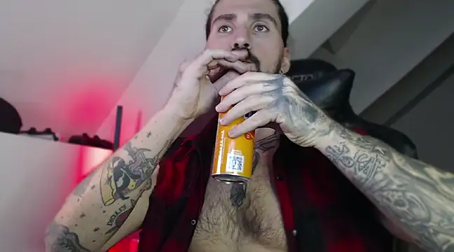 Snapshot of MateoHunk chatting on 12-19-24, 06:23 MateoHunk online show from 12-19-24, 06:23