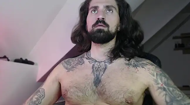 Snapshot of MateoHunk chatting on 12-20-24, 05:18 MateoHunk online show from 12-20-24, 05:18