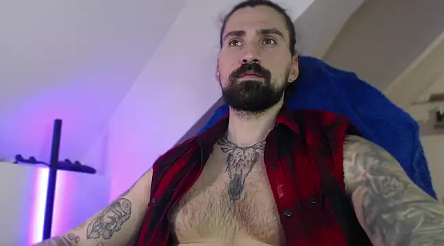 Snapshot of MateoHunk chatting on 03-03-25, 06:44 MateoHunk online show from 03-03-25, 06:44