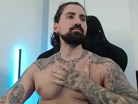 Snapshot of MateoHunk chatting on 10-25-25, 06:13 MateoHunk online show from 10-25-25, 06:13