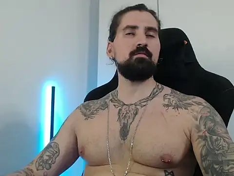 Snapshot of MateoHunk chatting on 10-27-25, 06:01 MateoHunk online show from 10-27-25, 06:01