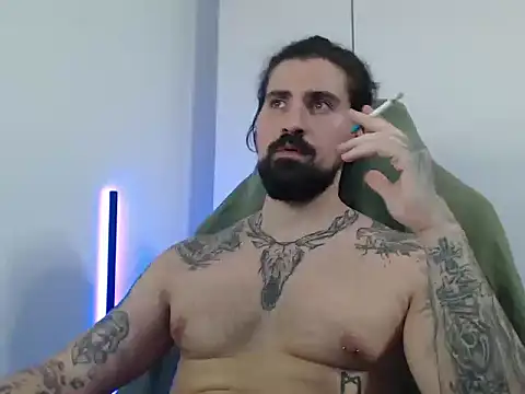 Snapshot of MateoHunk chatting on 10-30-25, 07:03 MateoHunk online show from 10-30-25, 07:03