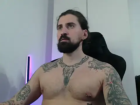 Snapshot of MateoHunk chatting on 11-05-25, 05:46 MateoHunk online show from 11-05-25, 05:46