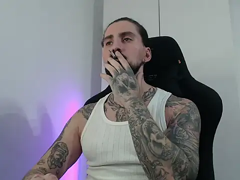 Snapshot of MateoHunk chatting on 11-13-25, 05:45 MateoHunk online show from 11-13-25, 05:45