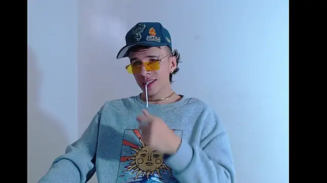 Keeny16 online show from 12-07-24, 07:43