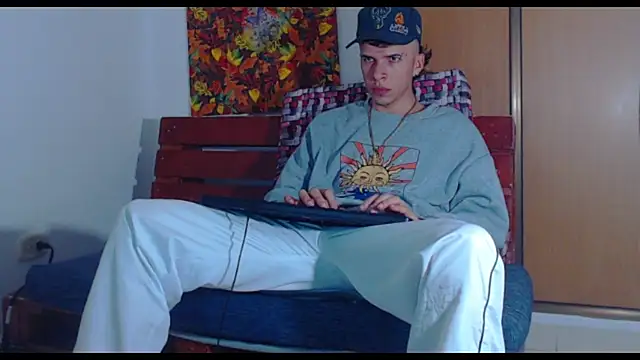 Keeny16 online show from 12-18-24, 01:37