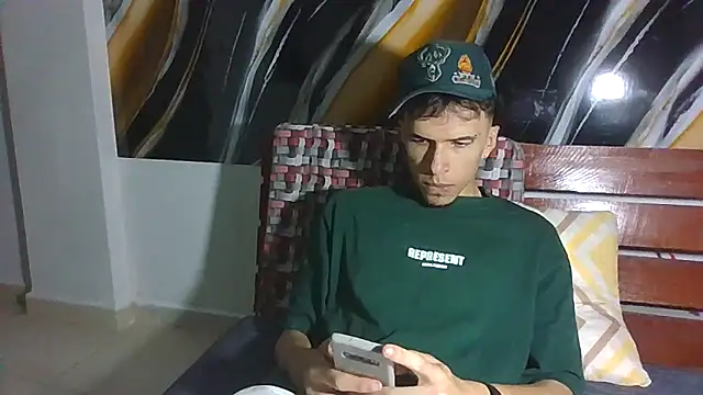 Keeny16 online show from 10-20-25, 03:34