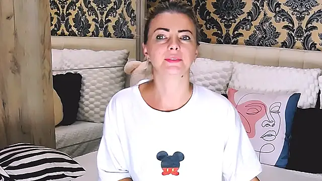 Aly girl1 online show from 10-15-25, 06:57